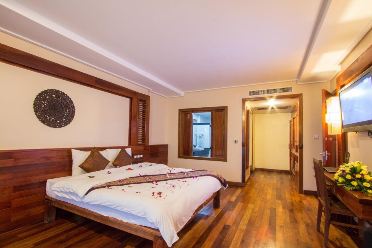 Royal Empire Premium Hotel Siem Reap Exteriör bild