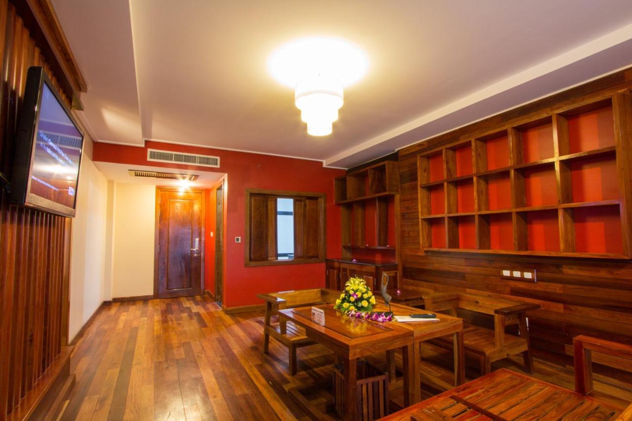 Royal Empire Premium Hotel Siem Reap Exteriör bild