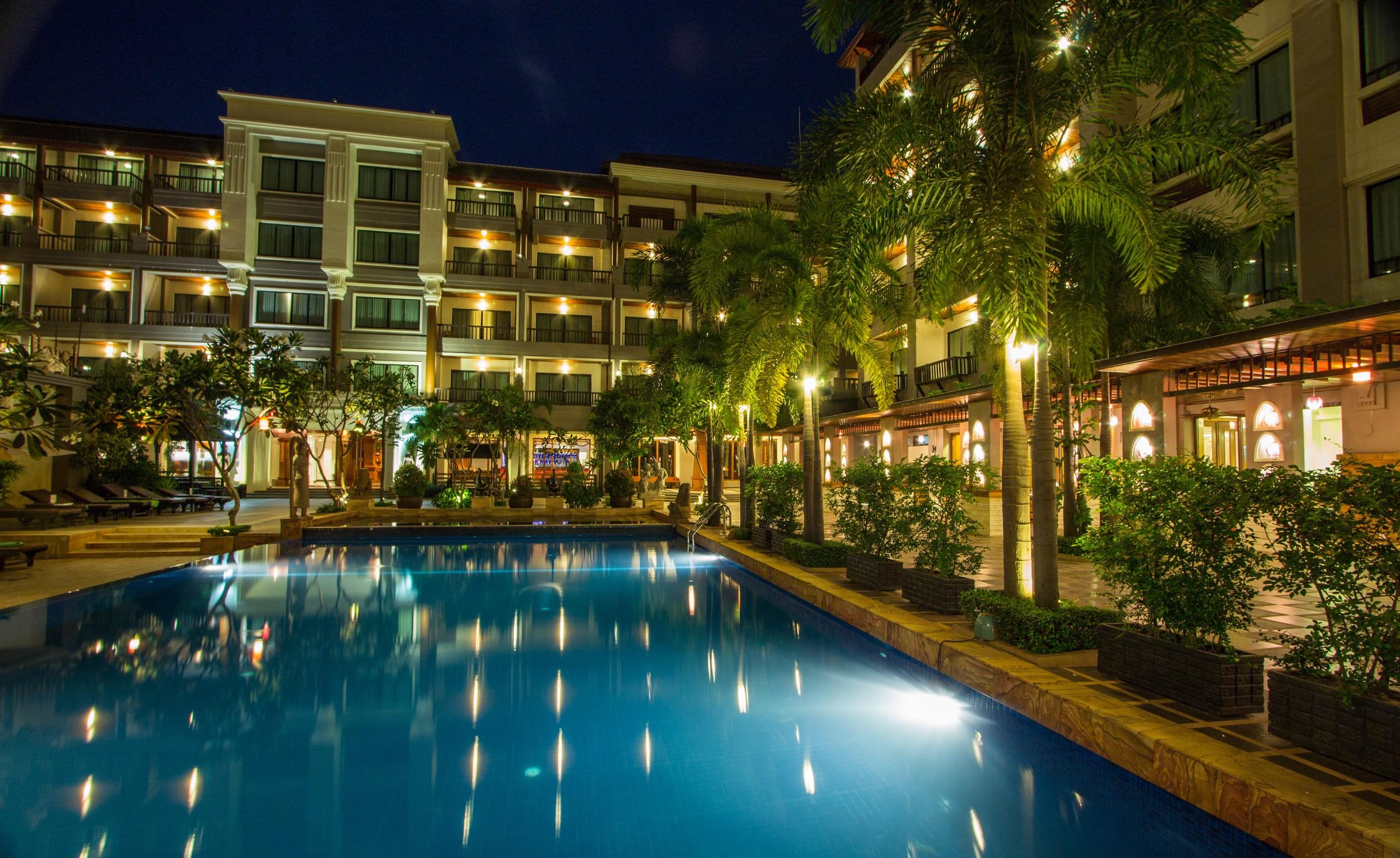Royal Empire Premium Hotel Siem Reap Exteriör bild