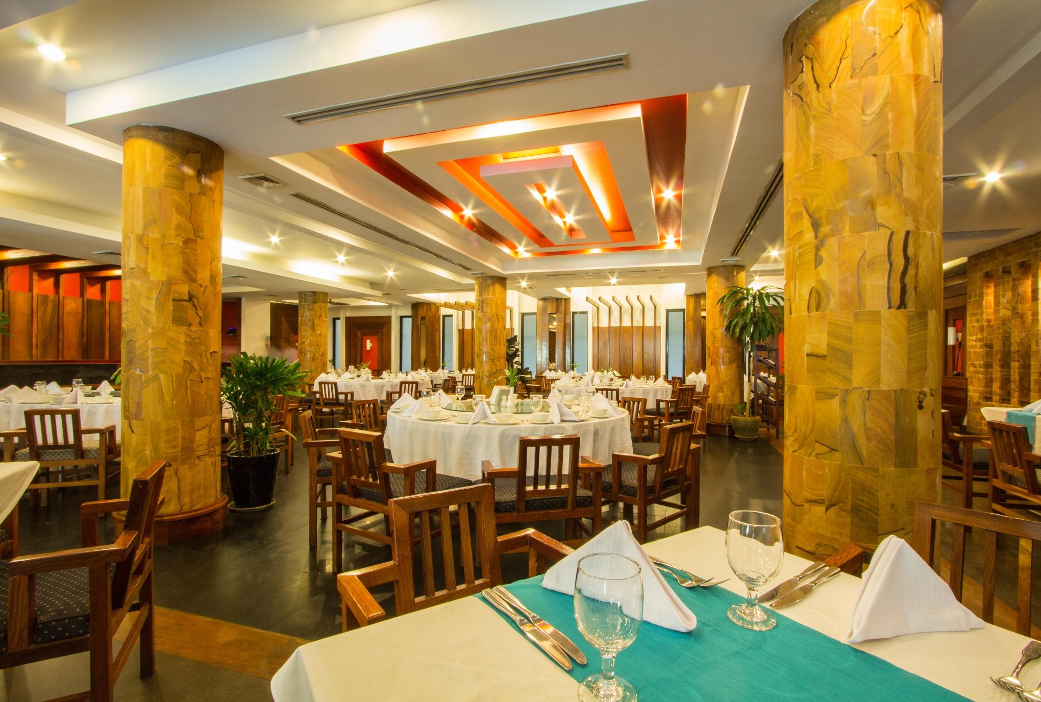 Royal Empire Premium Hotel Siem Reap Exteriör bild