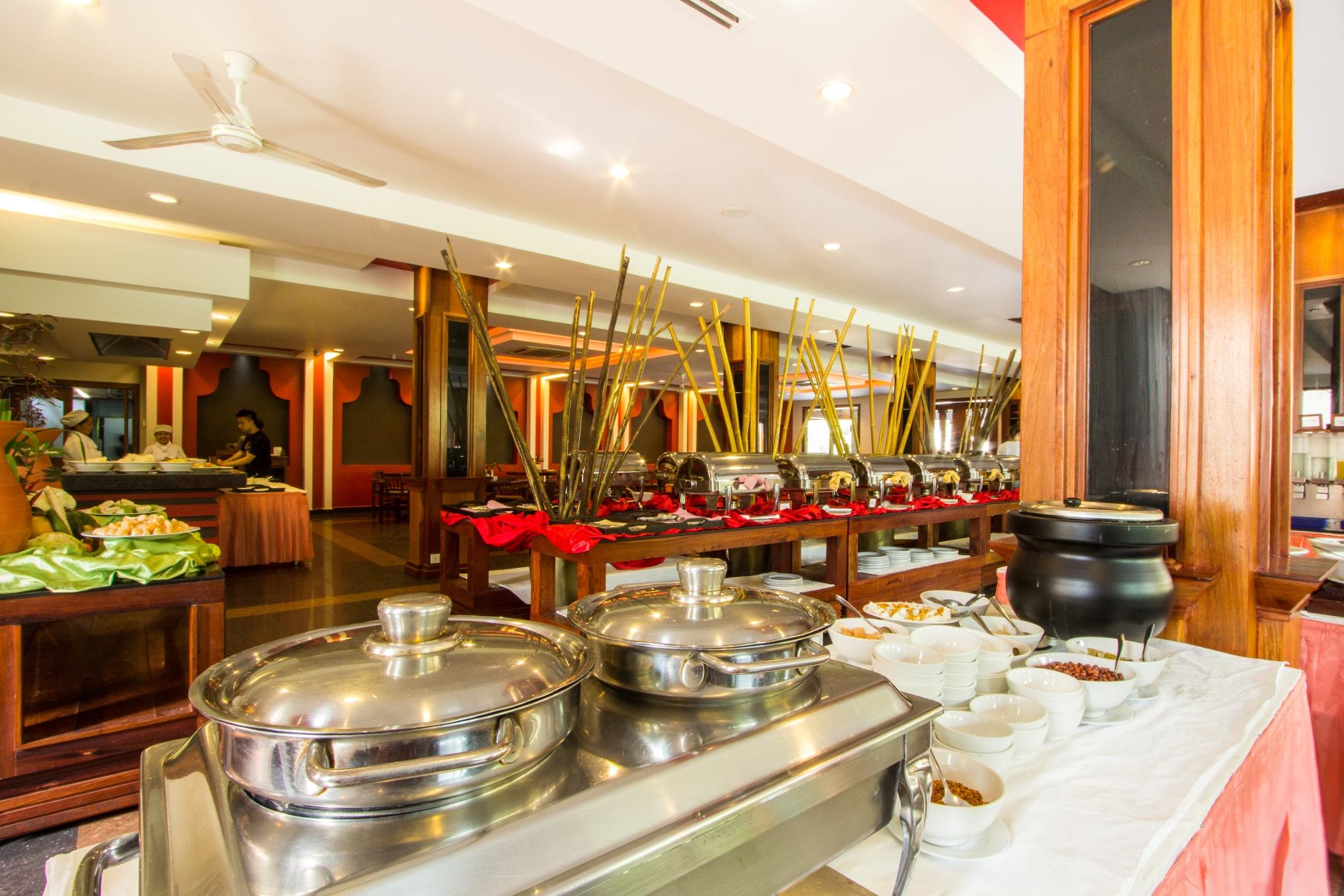 Royal Empire Premium Hotel Siem Reap Exteriör bild