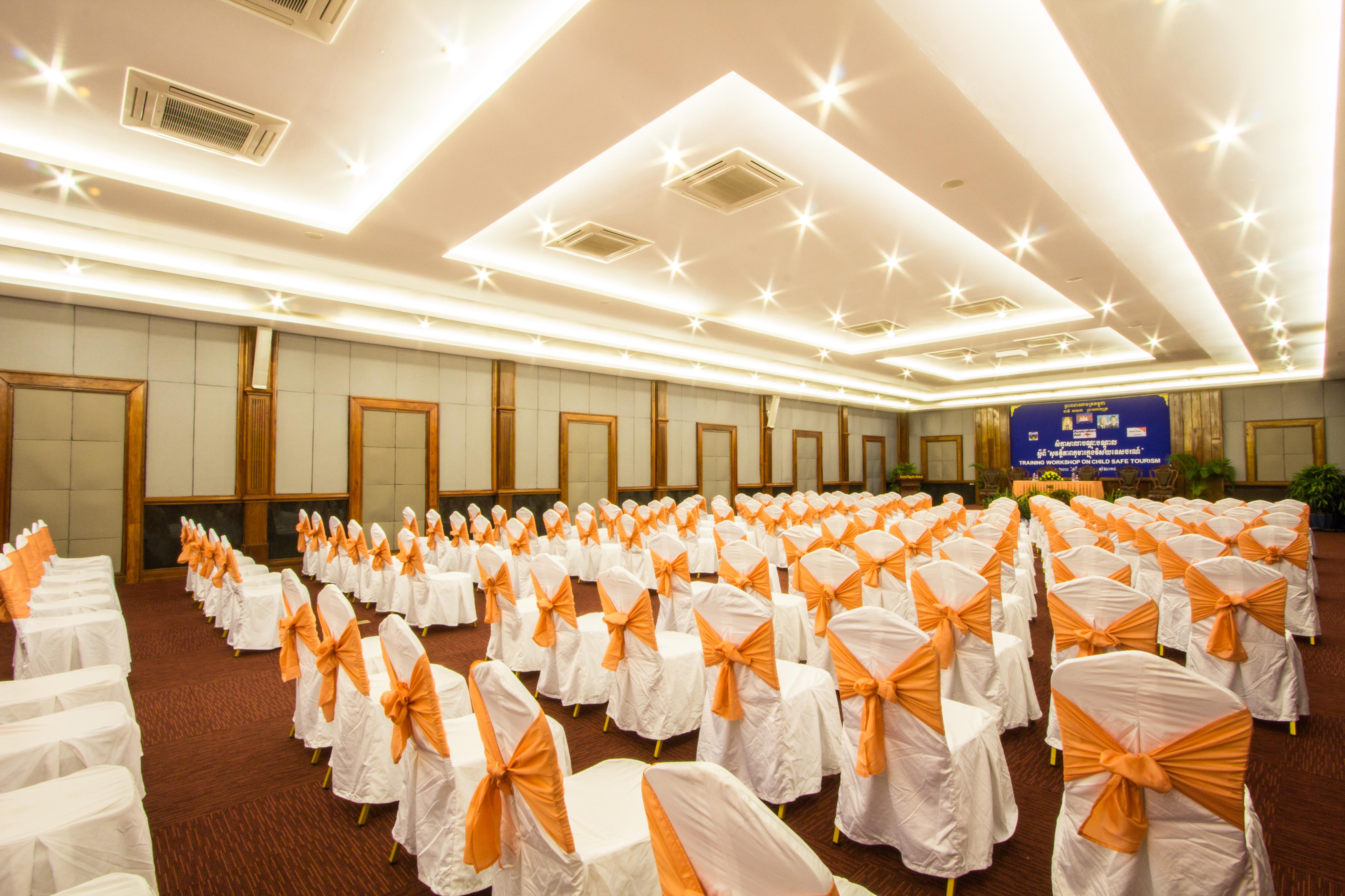 Royal Empire Premium Hotel Siem Reap Exteriör bild