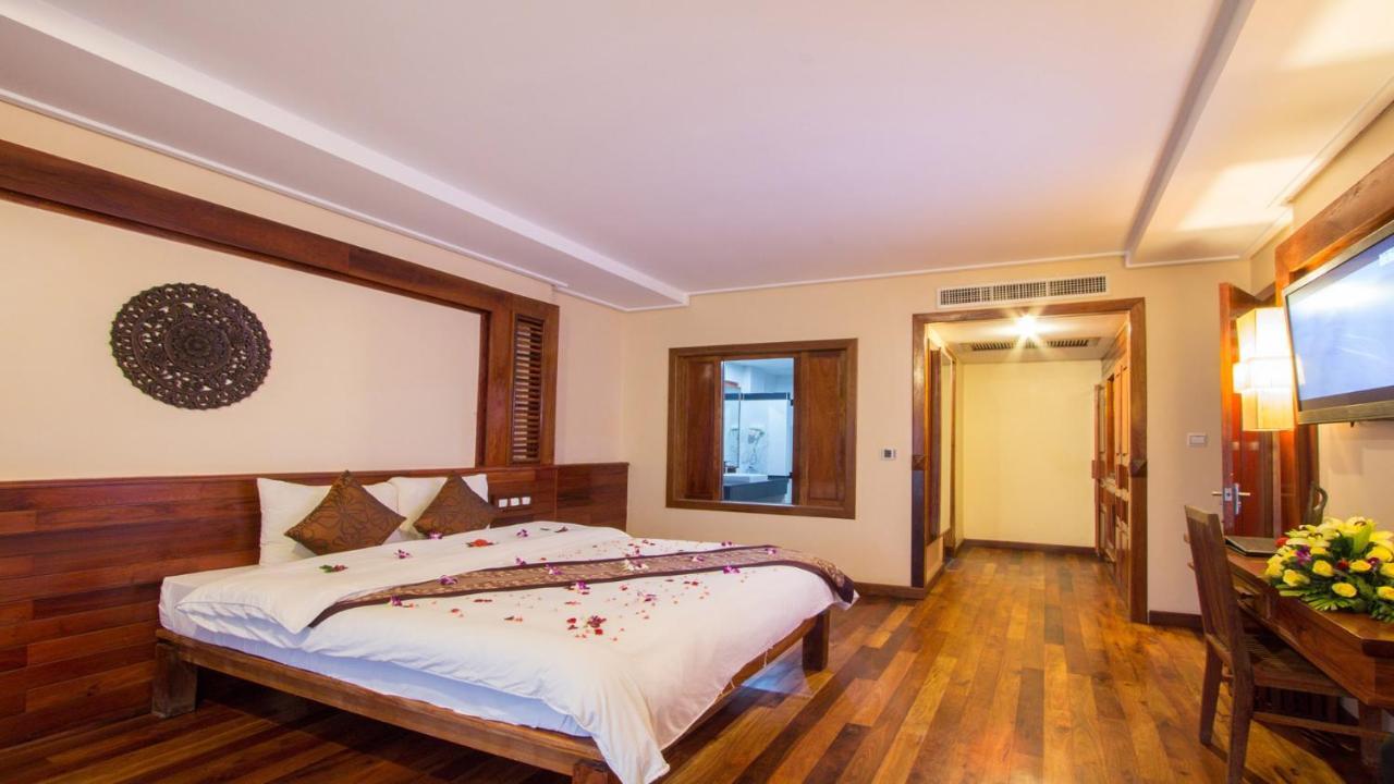 Royal Empire Premium Hotel Siem Reap Exteriör bild
