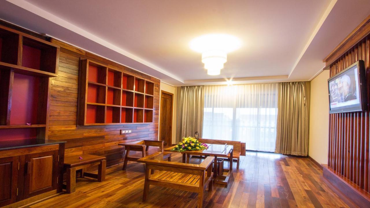 Royal Empire Premium Hotel Siem Reap Exteriör bild