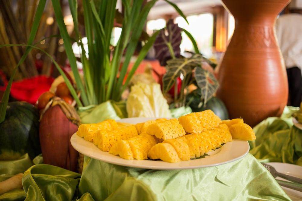 Royal Empire Premium Hotel Siem Reap Exteriör bild
