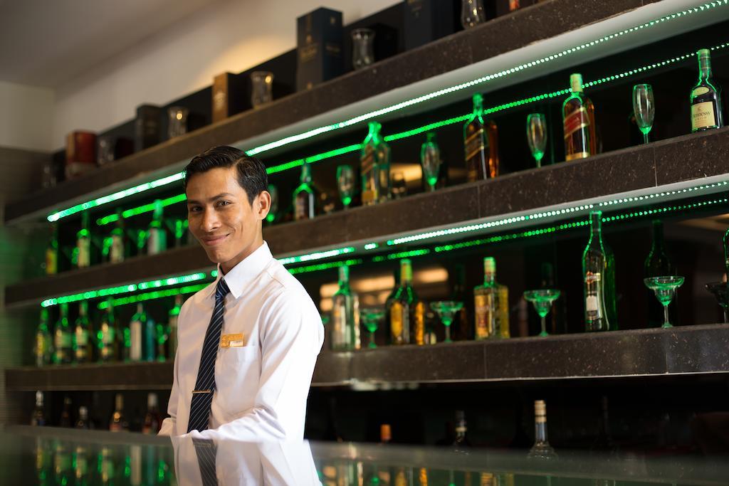 Royal Empire Premium Hotel Siem Reap Exteriör bild