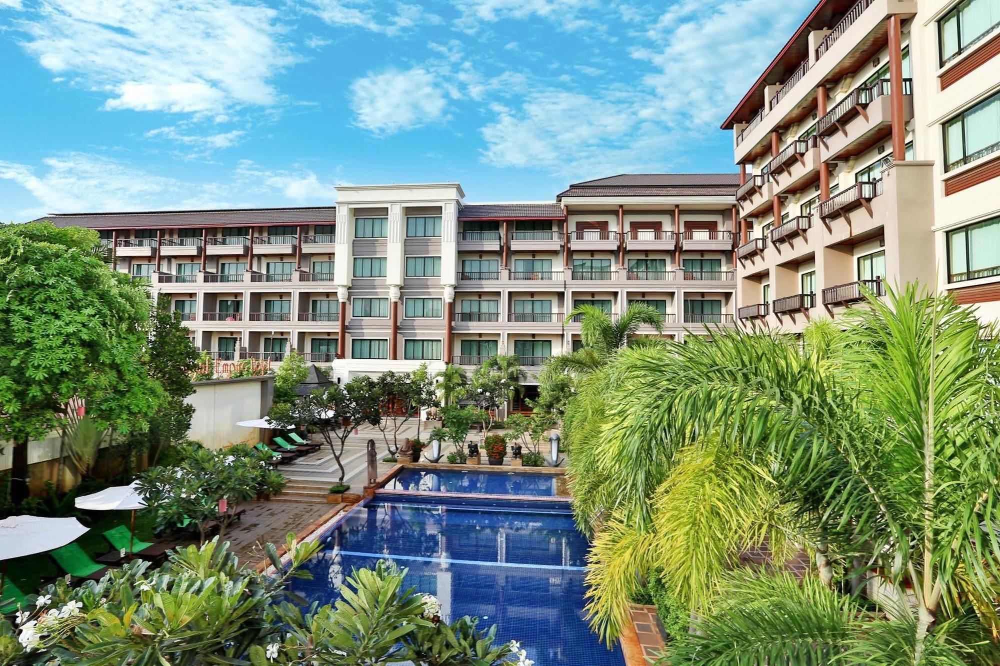 Royal Empire Premium Hotel Siem Reap Exteriör bild