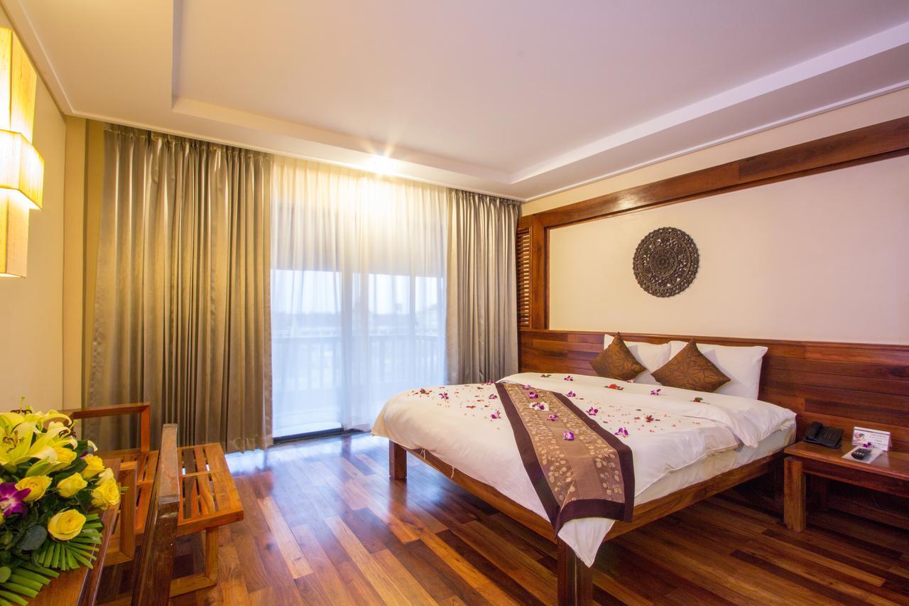 Royal Empire Premium Hotel Siem Reap Exteriör bild