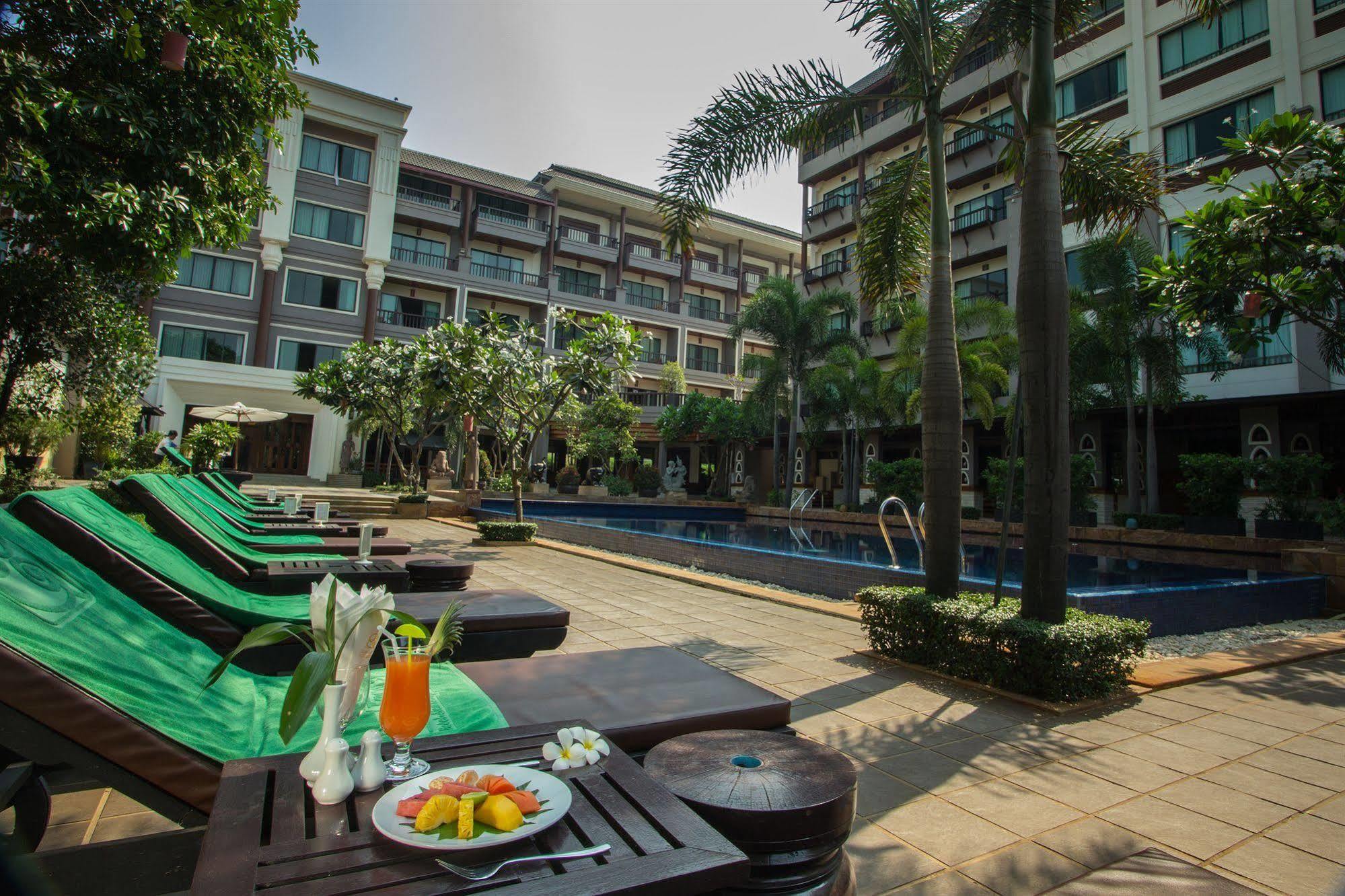 Royal Empire Premium Hotel Siem Reap Exteriör bild
