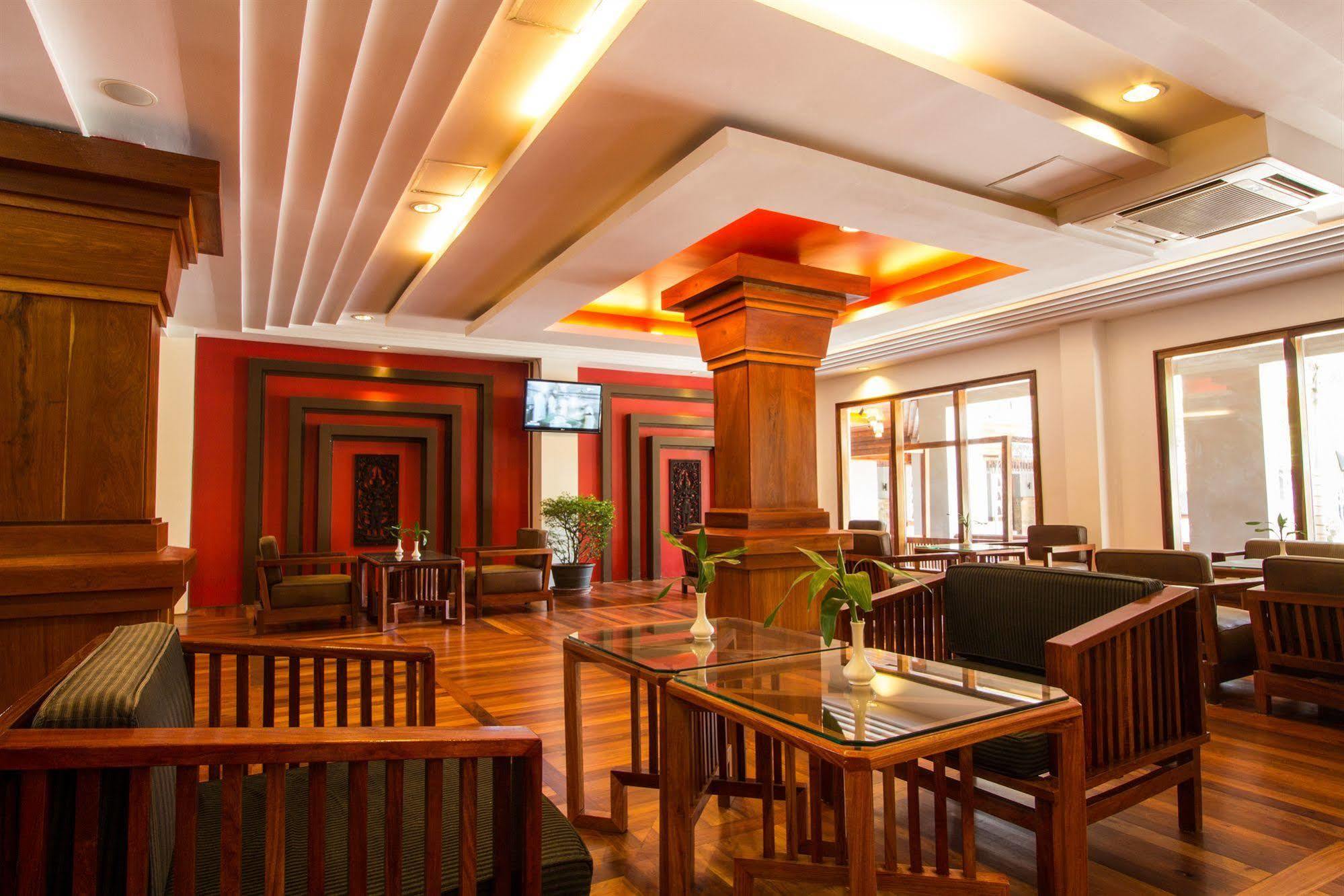 Royal Empire Premium Hotel Siem Reap Exteriör bild